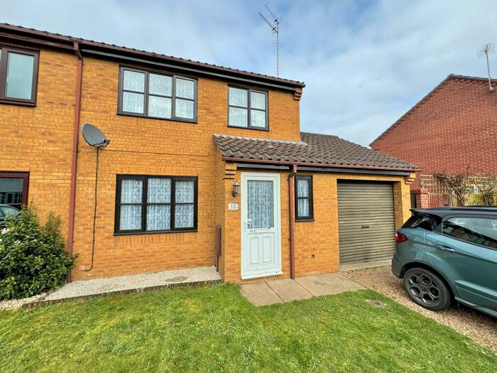 3 Bedroom Semi-Detached House To Rent In Wildflower Way, Ditchingham, NR35