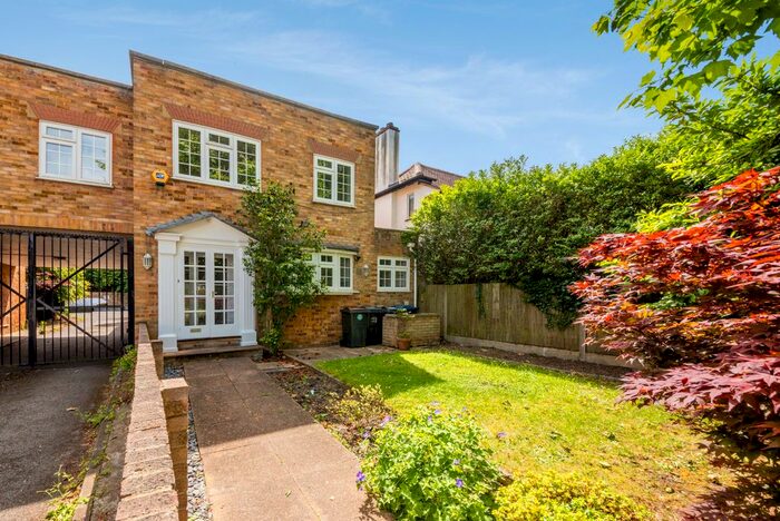 4 Bedroom Semi-Detached House To Rent In Ryecroft Road, Norwood, London, SW16