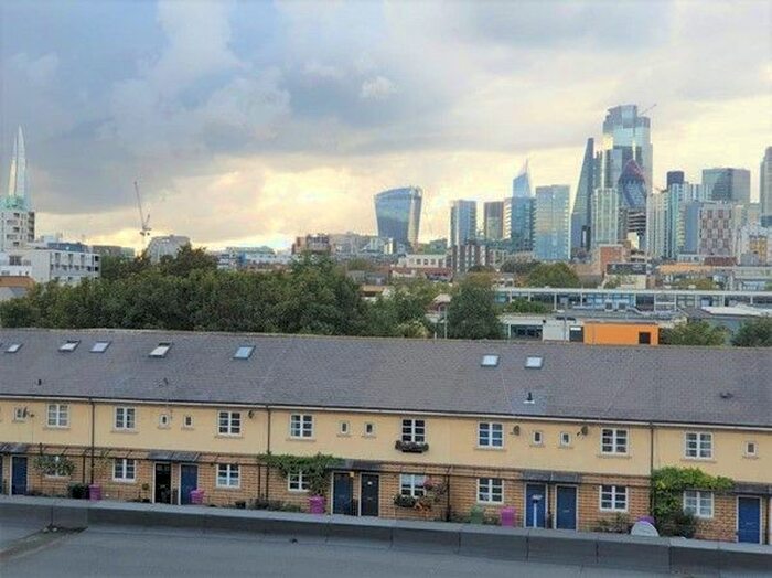 4 Bedroom Maisonette To Rent In Watney Market, London, E1