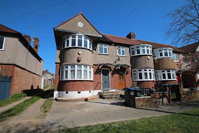 3 Bedroom Semi-Detached House To Rent In Holne Chase, Morden, SM4