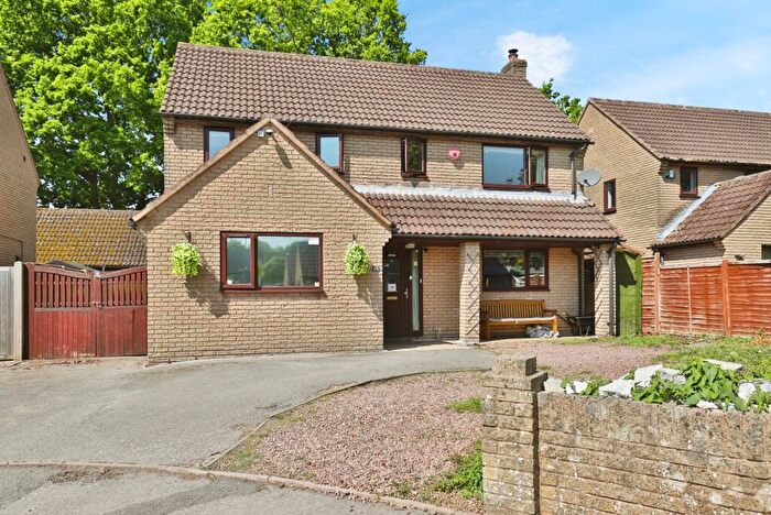 4 Bedroom Detached House For Sale In Bay Close, Three Legged Cross, Wimborne, Dorset, BH21