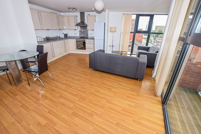 3 Bedroom Flat To Rent In Zenith, Chapel Street, City Centre, Salford, M3