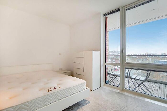 1 Bedroom Flat To Rent In Plumstead Road, Woolwich, London, SE18