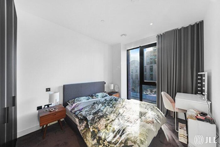 2 Bedroom Apartment For Sale In Viaduct Gardens London, SW11