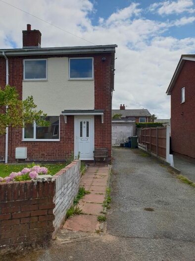 3 Bedroom Semi-Detached House To Rent In Lon Cilgwyn, Caernarfon, LL55