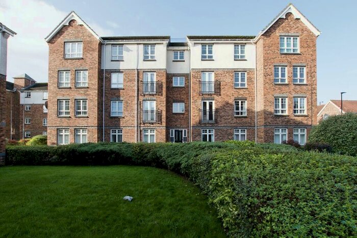 3 Bedroom Flat To Rent In Beachborough Close, North Shields, Tyne And Wear, NE29