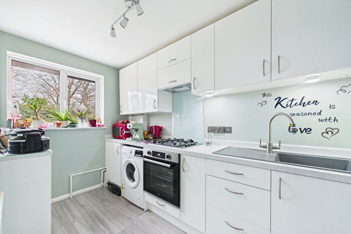 2 Bedroom Maisonette For Sale In Greenham Wood, Bracknell, Berkshire, RG12