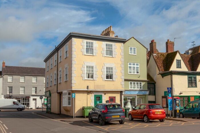 2 Bedroom Apartment To Rent In Market Square, Bicester, OX26