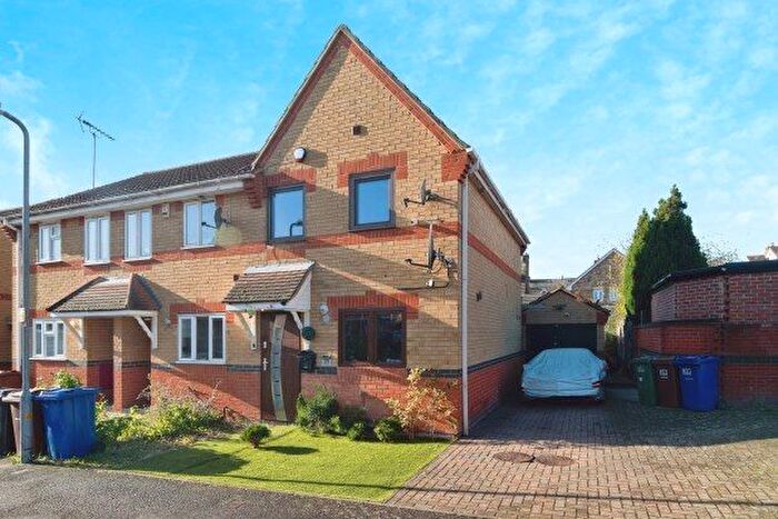 2 Bedroom Property To Rent In Dupre Close, Grays, RM16