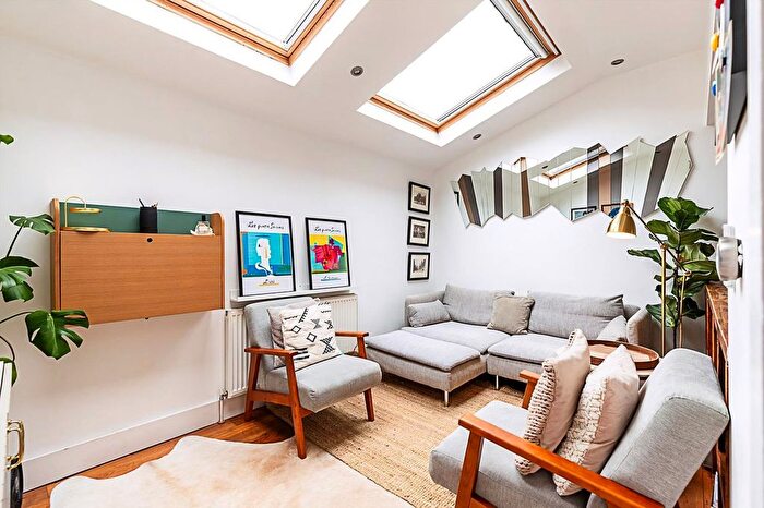 2 Bedroom Flat To Rent In Stoke Newington, N16
