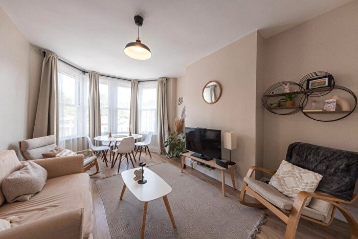 2 Bedroom Flat For Sale In Cheltenham Road, Bristol, BS6