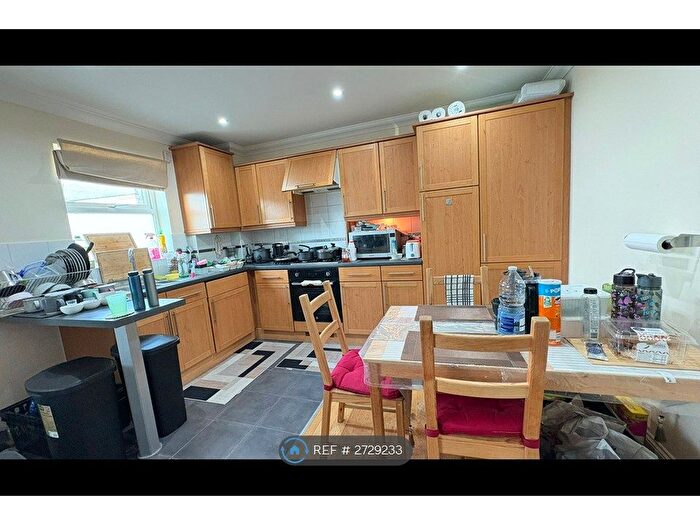 2 Bedroom Flat To Rent In White Lodge Close, Isleworth, TW7
