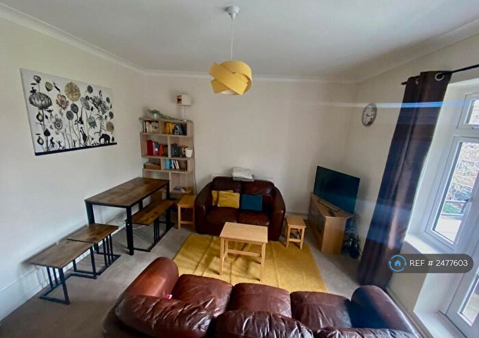3 Bedroom Flat To Rent In Perry Vale, London, SE23