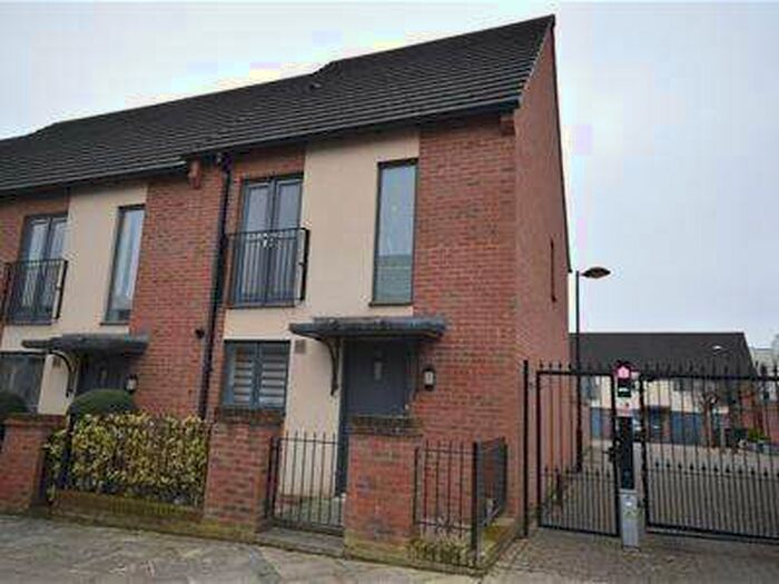 3 Bedroom End Of Terrace House To Rent In Gifford Lane, Upton, Northampton, NN5