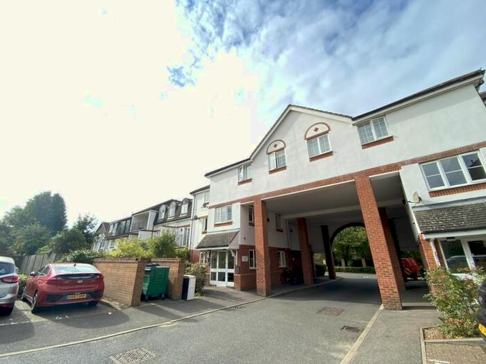 2 Bedroom Flat To Rent In Mountcombe House, Chaucer Way, London, SW19