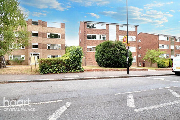 1 Bedroom Flat For Sale In Auckland Road, London, SE19