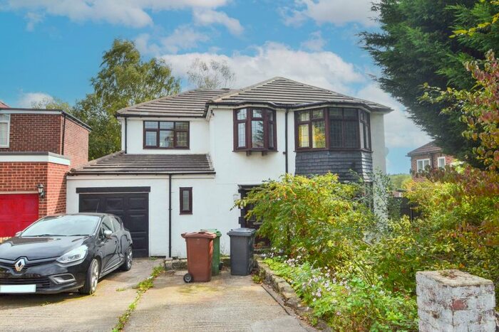 2 Bedroom Flat To Rent In The Avenue, Alwoodley, Leeds, LS17