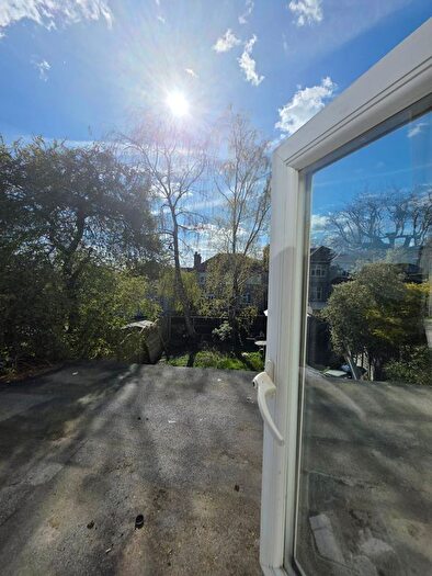 3 Bedroom Flat To Rent In Lane Close, London, NW2