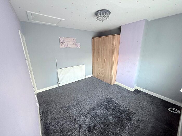 4 Bedroom Semi-Detached House To Rent In Stratford Road, Birmingham, B28
