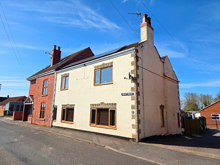 3 Bedroom Semi-Detached House For Sale In South Street, Owston Ferry, DN9