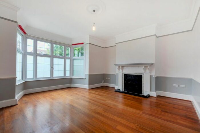 2 Bedroom Flat To Rent In Croydon Road, Beckenham, BR3