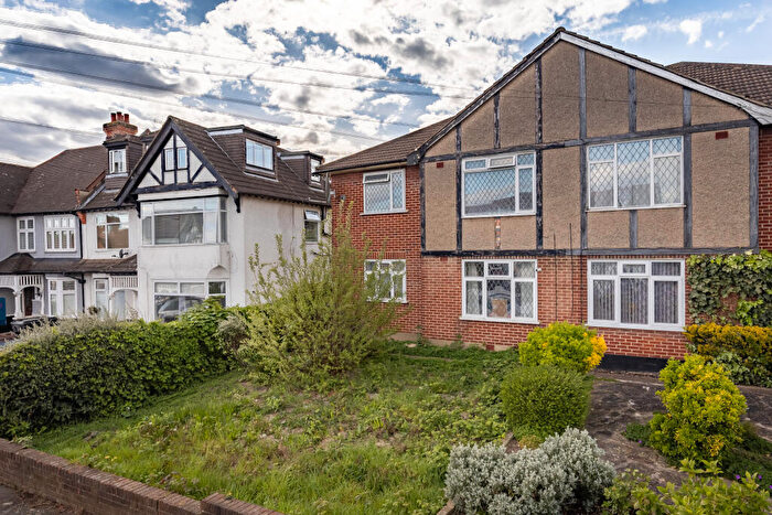 2 Bedroom Apartment For Sale In B Warren Rd, London, Uk, E4