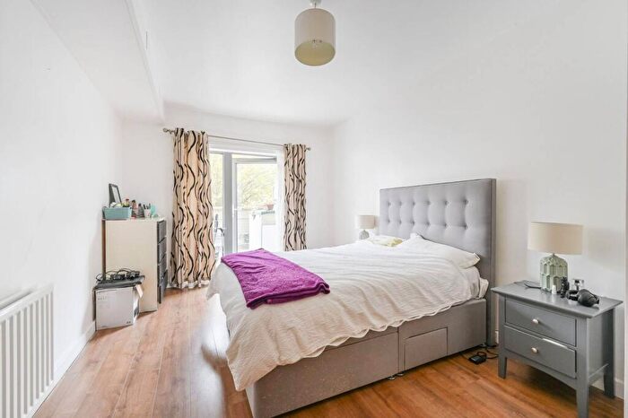 3 Bedroom Flat To Rent In Barking Road, Canning Town, London, E16