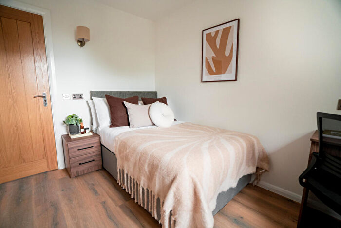 Apartment To Rent In Apt, Cambridge House #, M15