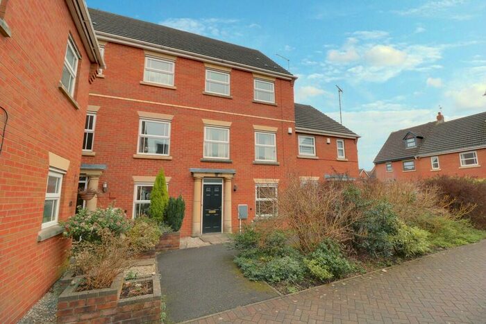 4 Bedroom Town House To Rent In Redrock Crescent, Kidsgrove, ST7