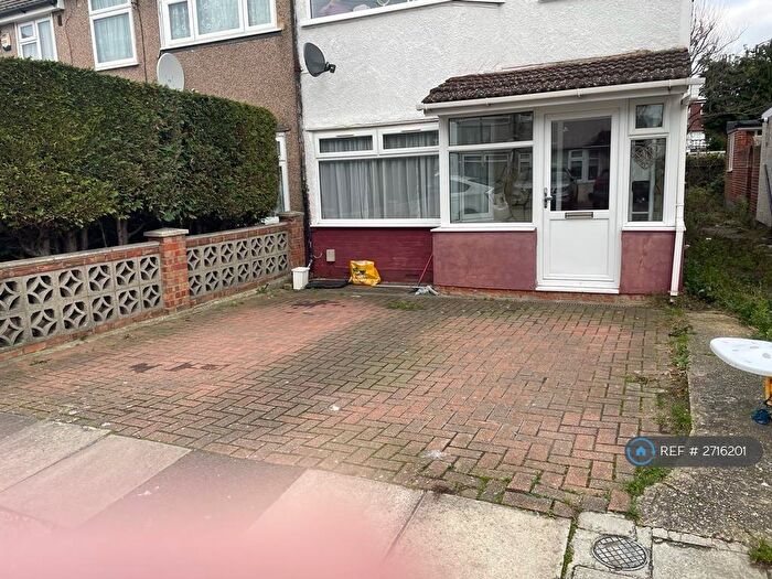 3 Bedroom End Of Terrace House To Rent In Mayfair Road, Dartford, DA1