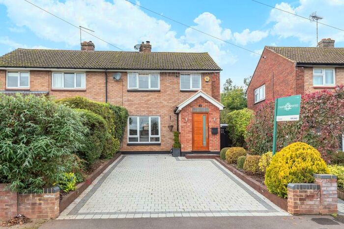 3 Bedroom Semi-Detached House For Sale In Orchard Close, St Ippolyts, Hitchin, SG4