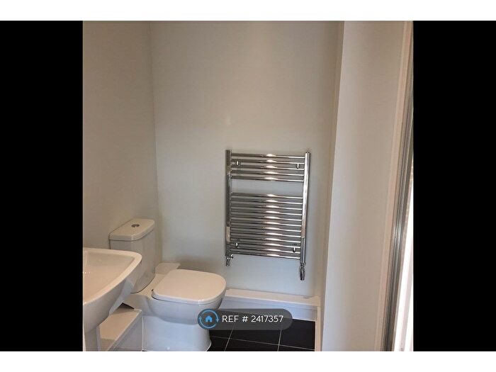 2 Bedroom Flat To Rent In Clarence Avenue, Ilford, IG2