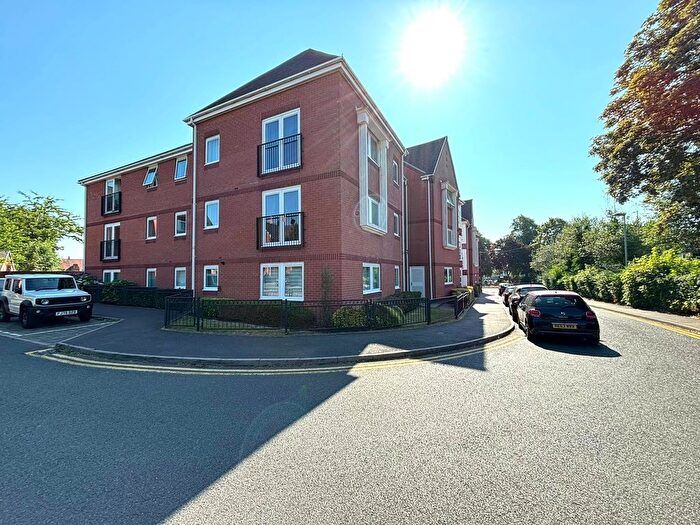 2 Bedroom Flat To Rent In School Close, Birmingham, B31