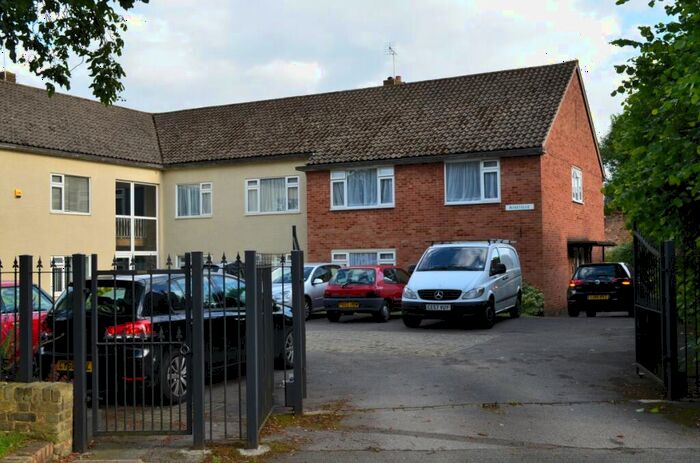 2 Bedroom Maisonette To Rent In Roseville, Winchmore Hill, N21