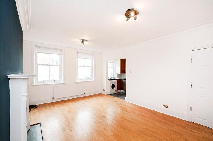 2 Bedroom Flat To Rent In Newman Street, Fitzrovia, London, W1T