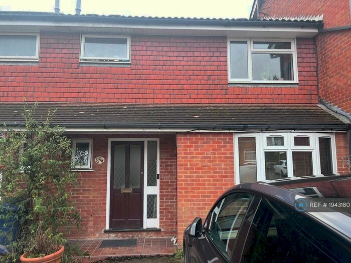 4 Bedroom Terraced House To Rent In The Spinney, Chesham, HP5
