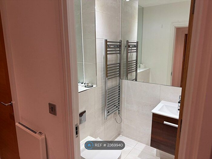 1 Bedroom Flat To Rent In Station Road, Gerrards Cross, SL9