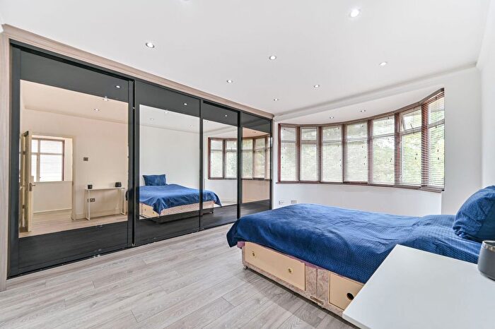 4 Bedroom Semi-Detached House For Sale In Crawford Avenue, Wembley, HA0