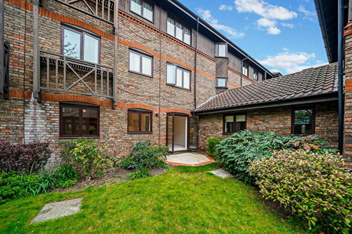 1 Bedroom Retirement Property For Sale In Winningales Court, Vienna Close, Clayhall, Essex, IG5