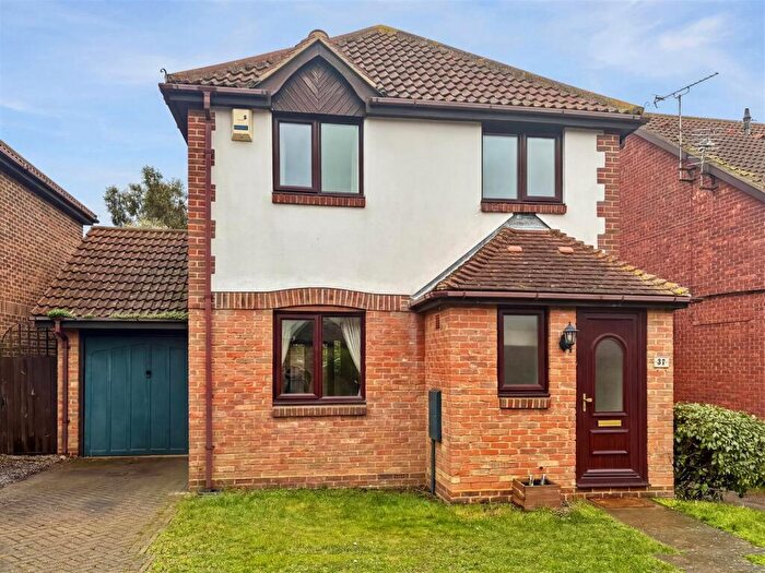 3 Bedroom Detached House For Sale In Kingston Avenue, Shoeburyness, SS3