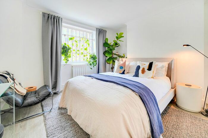 2 Bedroom Flat To Rent In Lloyd Street, London, WC1X