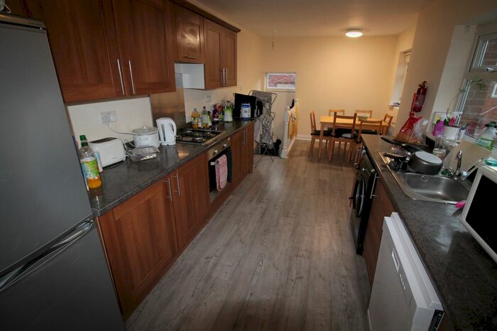5 Bedroom Maisonette To Rent In Forsyth Road, Newcastle Upon Tyne, NE2