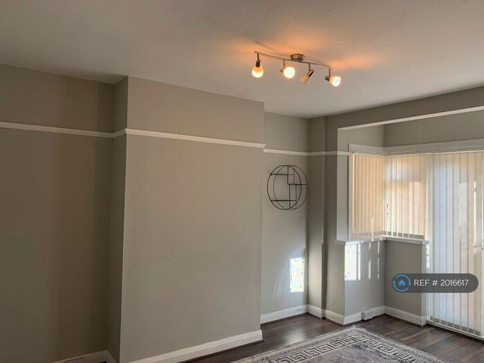 4 Bedroom Terraced House To Rent In Cardrew Avenue, London, N12