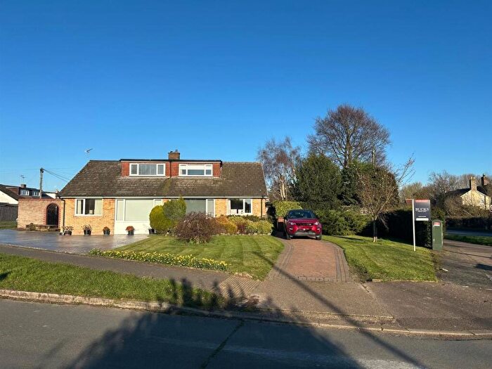 3 Bedroom Chalet For Sale In Maple Road, Stowupland, Stowmarket, IP14