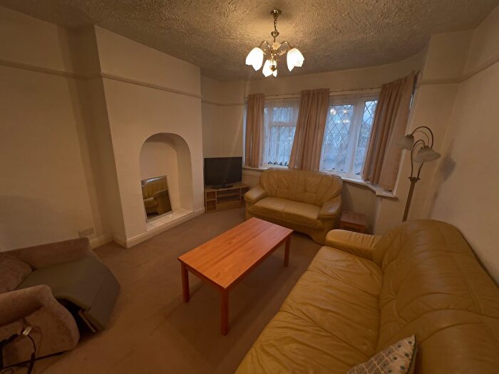 2 Bedroom Semi-Detached House To Rent In Park Lane, Hayes, UB4