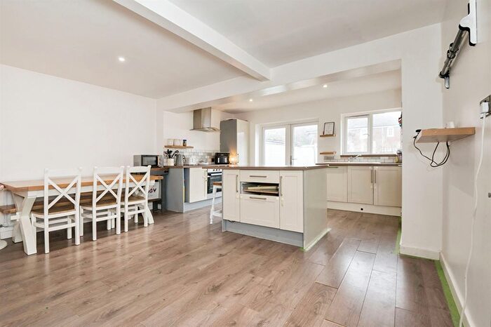 3 Bedroom Detached House For Sale In Mapleton Road, Hedge End, Southampton, SO30