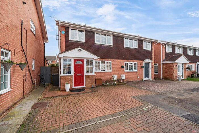 3 Bedroom Semi-Detached House For Sale In Furrow Way, Maidenhead, SL6