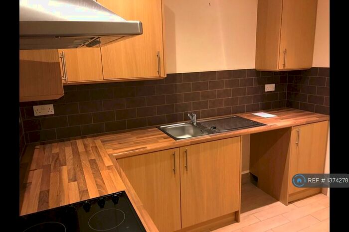 1 Bedroom Flat To Rent In Victoria Road, Ferndown, BH22