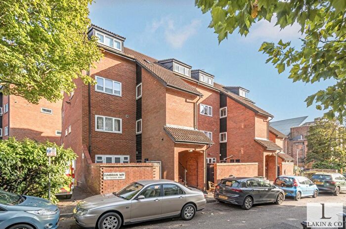 1 Bedroom Flat For Sale In Cumbrian Way, Uxbridge, UB8