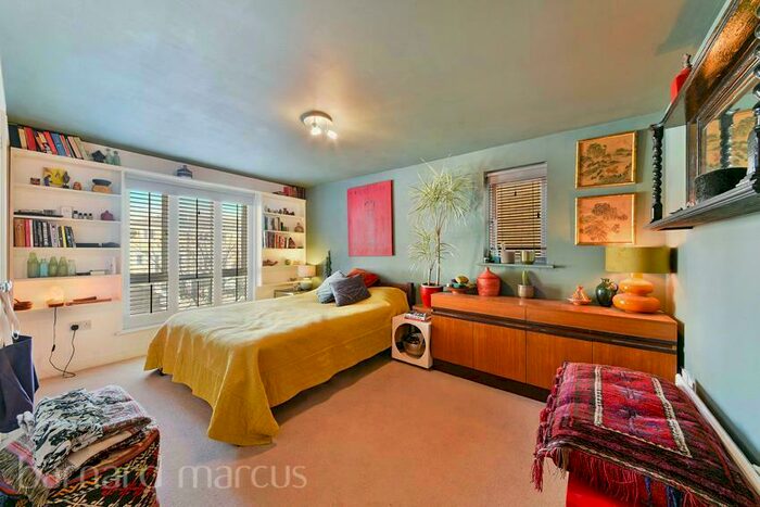 2 Bedroom Apartment To Rent In Wells Way, Camberwell, London, SE5